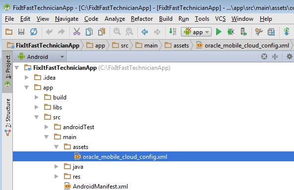 The oracle_mobile_cloud_config.xml file selected in the Project tree